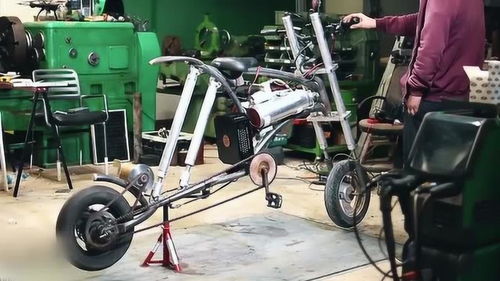 牛人自制的可升降電動(dòng)單車(chē),車(chē)身可隨意升高降低,腦洞太大了
